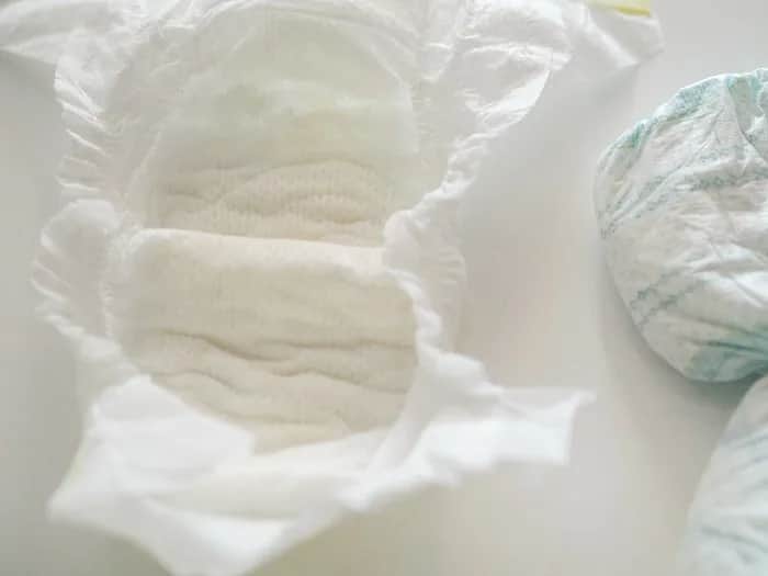 Czym się różnią pampersy zielone od białych? Odkryj kluczowe różnice